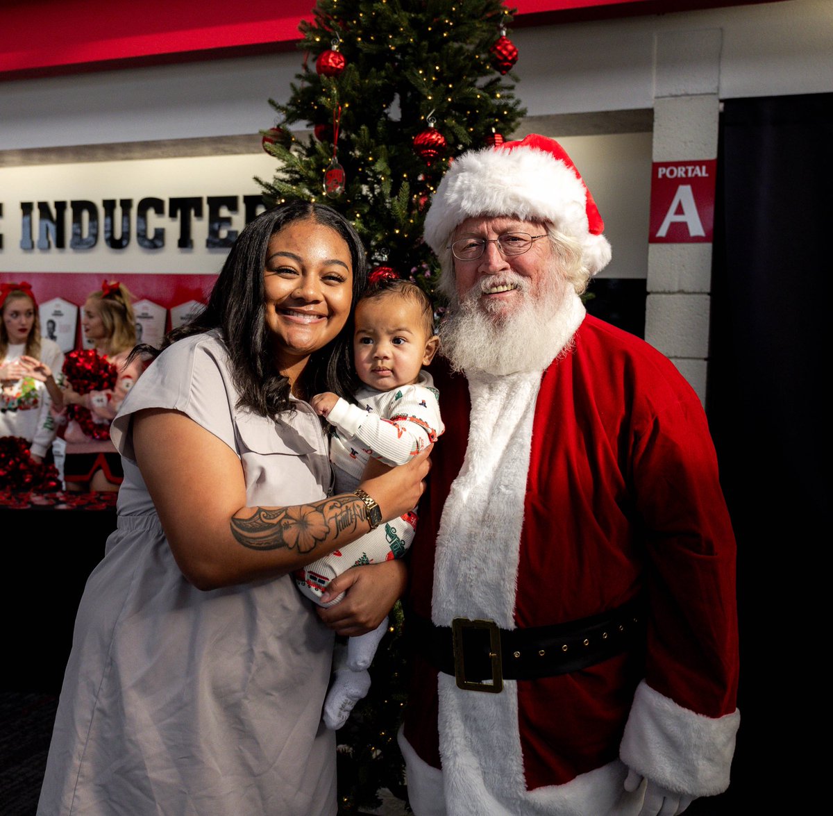 autumnaiono_'s tweet photo. Brought a special visitor to the AFEC for some Holiday Hoops today! 🎅🏼🎄⚡️ https://t.co/euFYstZuvf