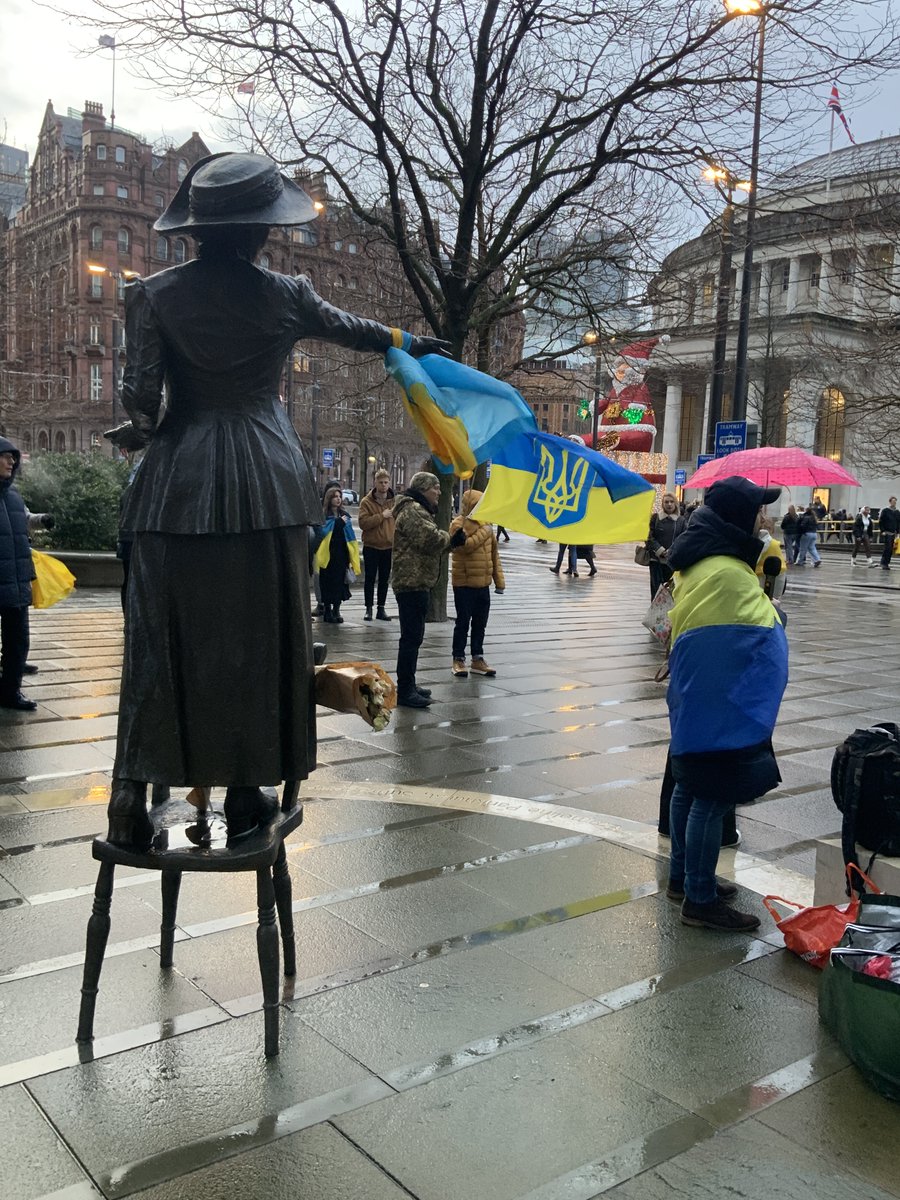 DavidWi86461101's tweet image. Supporting the weekly Saturday rally , ‘Manchester Stands With Ukraine‘ 
#StandWithUkraine 
#StopPutin