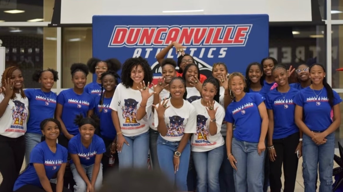 raemarierunz's tweet photo. 💙♥️BUILTDIFFERENT💙♥️
Happy to be apart of the celebration🥳🥳🥳
#ThreePeatLoading💨💨 https://t.co/GylQXDToVU