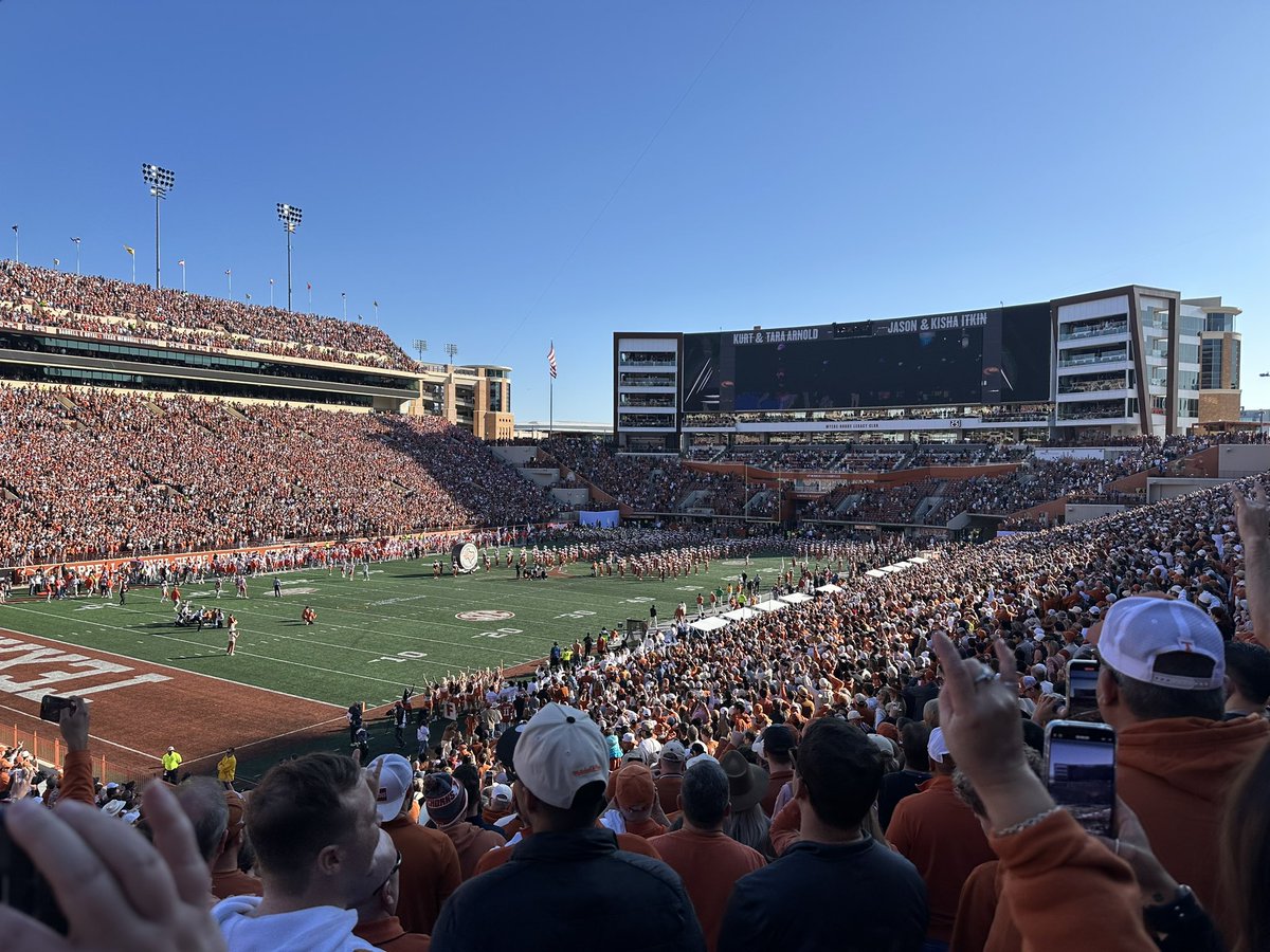 mccrary903's tweet image. Let’s get it.  🤘🐮🔥 #HookEm