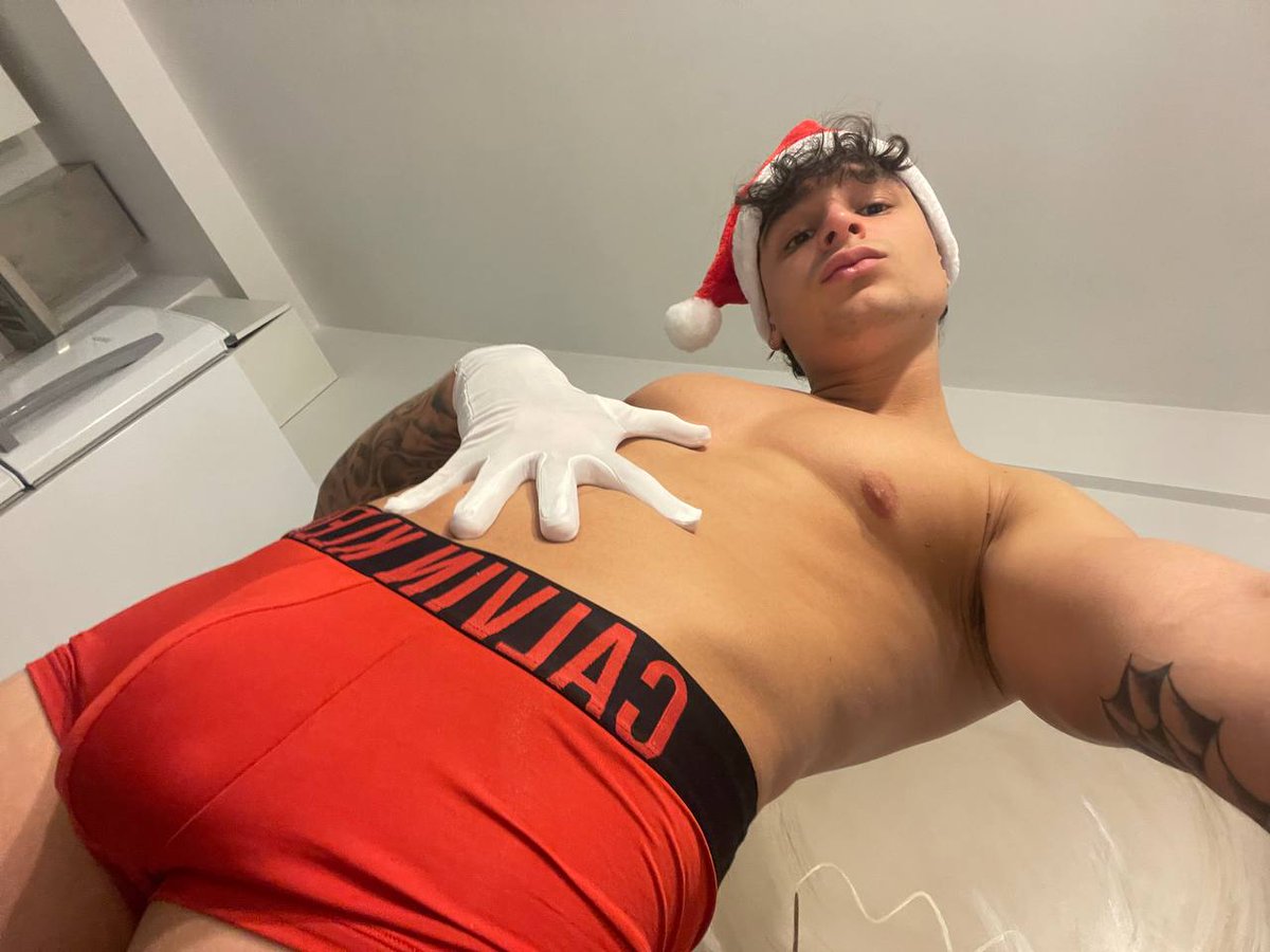 Axehung's tweet photo. Did someone order a Christmas cream pie? 😉
hmu > https://t.co/FljzLlaJzK https://t.co/qO3WMXIczx