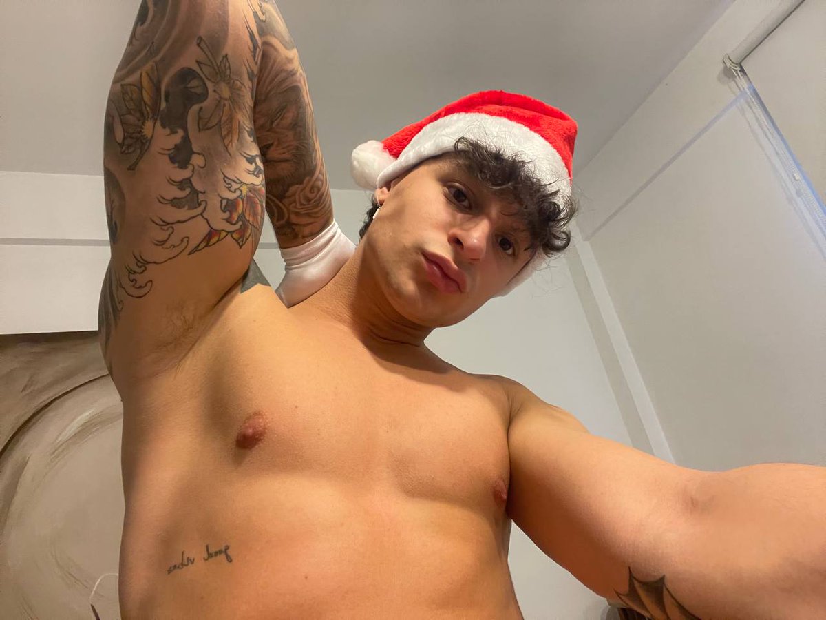 Axehung's tweet photo. Did someone order a Christmas cream pie? 😉
hmu > https://t.co/FljzLlaJzK https://t.co/qO3WMXIczx