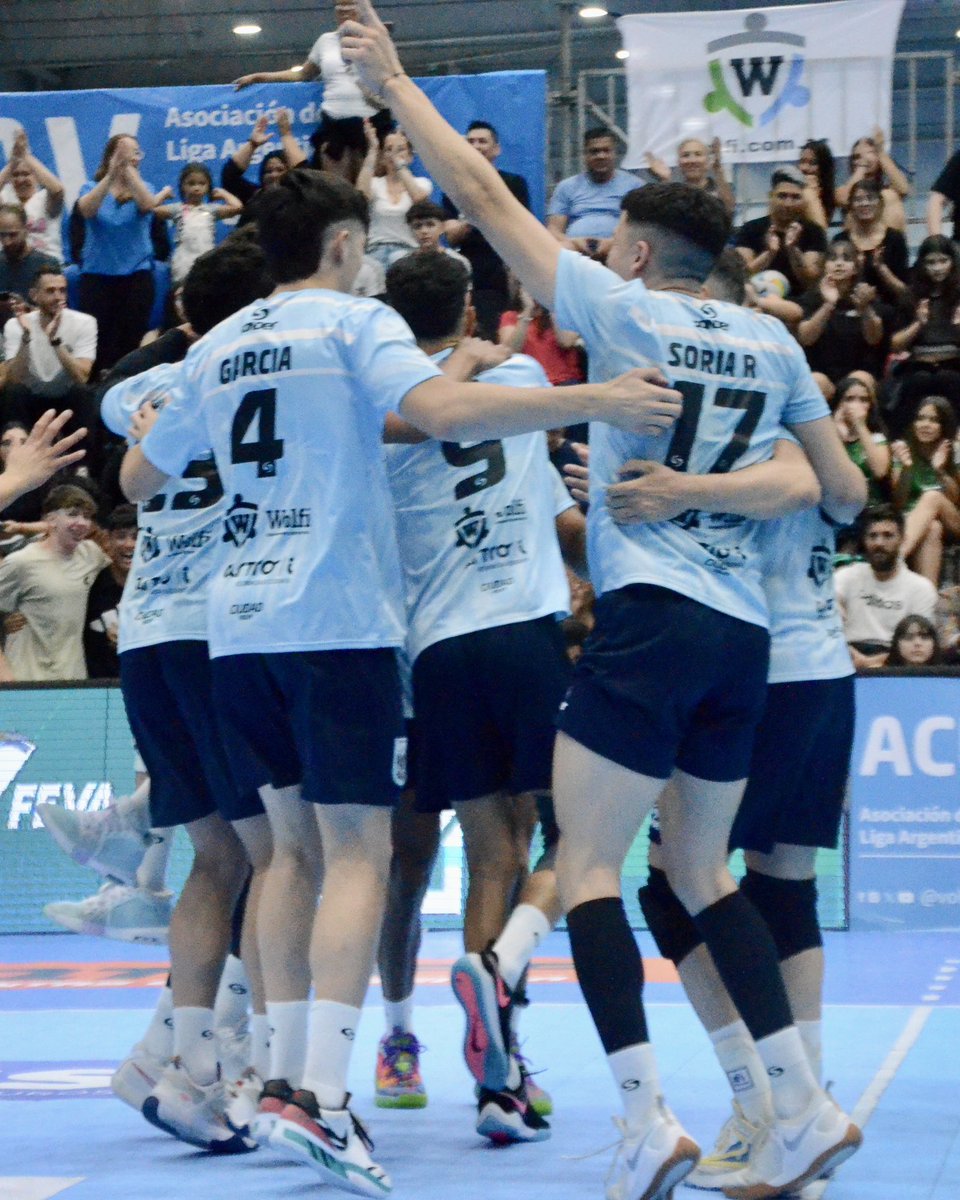 CiudadVoley's tweet image. #CopaACLAV ¡¡¡TRICAMPEONES COPA ACLAV!!! 🏆🏆🏆

🔹Ciudad 3-0 Monteros (25-21, 25-22, 25-23)

¡SIEMPRE MUNI! 💙

#VamosMuni #OrgulloMuni