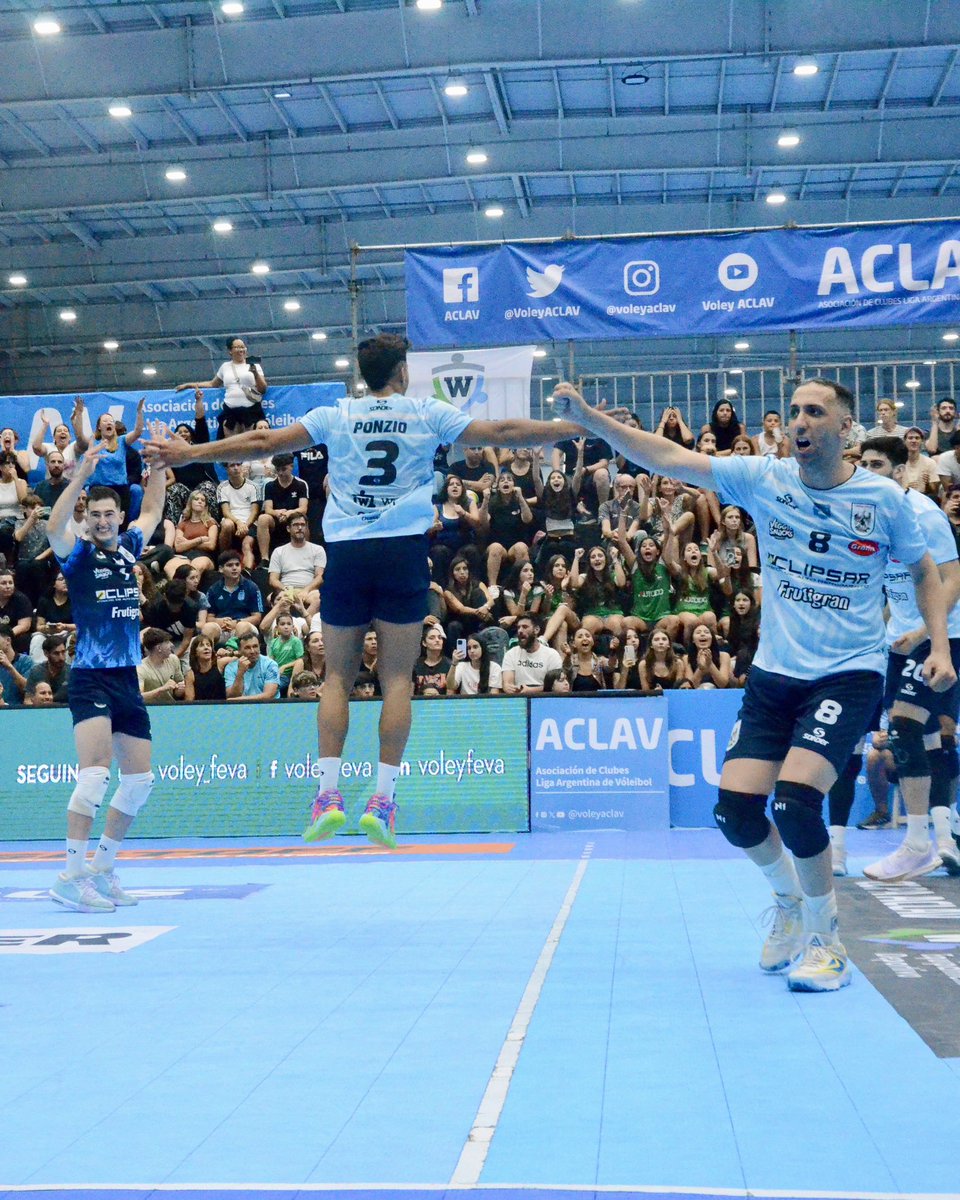 CiudadVoley's tweet image. #CopaACLAV ¡¡¡TRICAMPEONES COPA ACLAV!!! 🏆🏆🏆

🔹Ciudad 3-0 Monteros (25-21, 25-22, 25-23)

¡SIEMPRE MUNI! 💙

#VamosMuni #OrgulloMuni