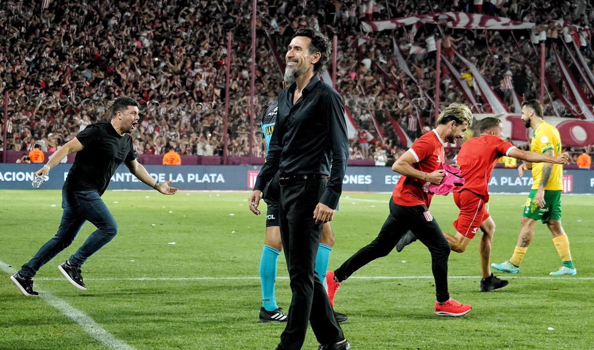 escueladelbidon's tweet photo. 6 meses preparó este partido. Lo logro. 3 título en un año. 3 final ganada de 4. Barba Conducción. TE AMO, EDUARDO https://t.co/UCUit1Nd5d