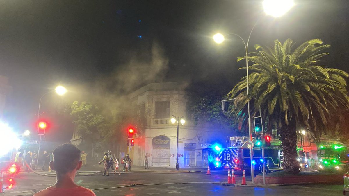 Cuerpo de Bomberos de Santiago tweet media