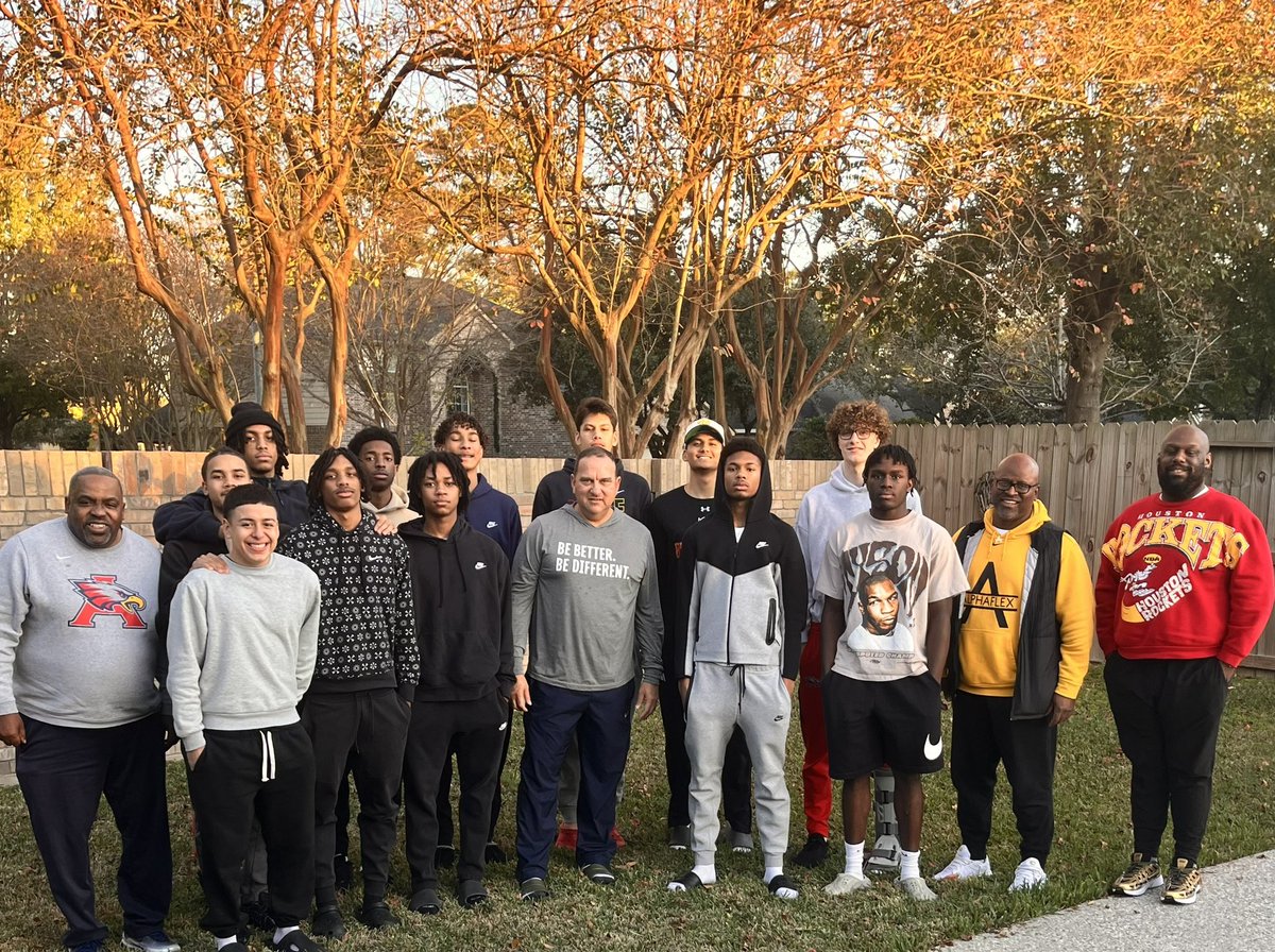 Happy Holiday’s from the 🦅❗️ Annual Christmas Gumbo Party🥣. It’s 🅰️ tradition❗️12-3, 2-0 .. next up.. ✈️Phx, Az Dec27-31. 2025 here we come!