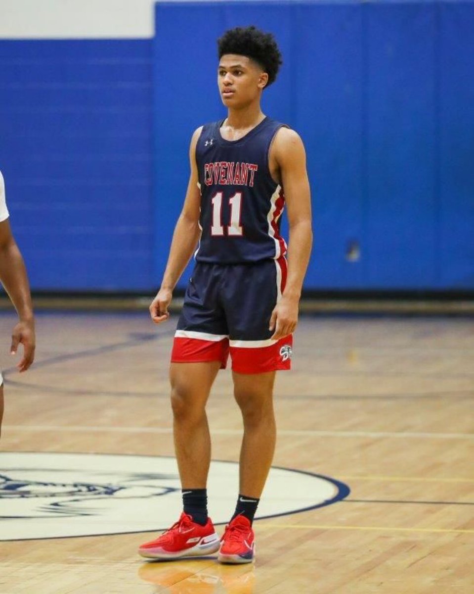 2025 Chris Rivens is a physically strong guard who fills up the stat sheet in multiple ways. He’s an aggressive rebounder and excels at finishing above the rim, both in transition and on straight-line drives in the half court. His jump shot has been reliable, and he’s shown no