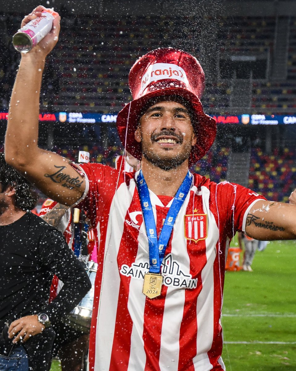 Lavozalbirroja's tweet photo. 🇦🇹🗣 "Hoy es mi último partido en #EDLP, una alegría enorme terminar así. Me agarré cada calentura con Eduardo pero es un grandísimo entrenador, le agradezco mucho"

¡Gracias Poeta por estos años, éxitos en lo que venga! https://t.co/SLwbwLn8Fa