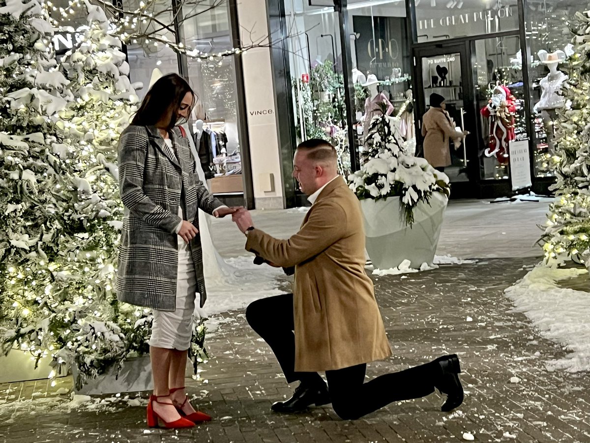 We witnessed a Hallmark Christmas movie moment in #Boston tonight. The frigid wind chill wasn’t enough to stop this guy from dropping down on one knee and proposing in the Seaport!🥂