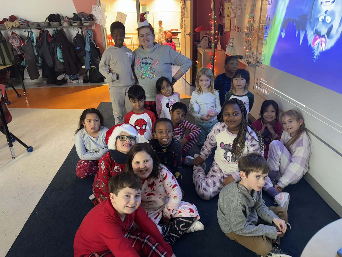 Always a fun time during the last week of school before CHRISTMAS ! 🎅🏽 🎄 <a href="/StJuanDiegoOCSB/">St. Juan Diego School</a> <a href="/LittleOCSB/">Erin Little</a>