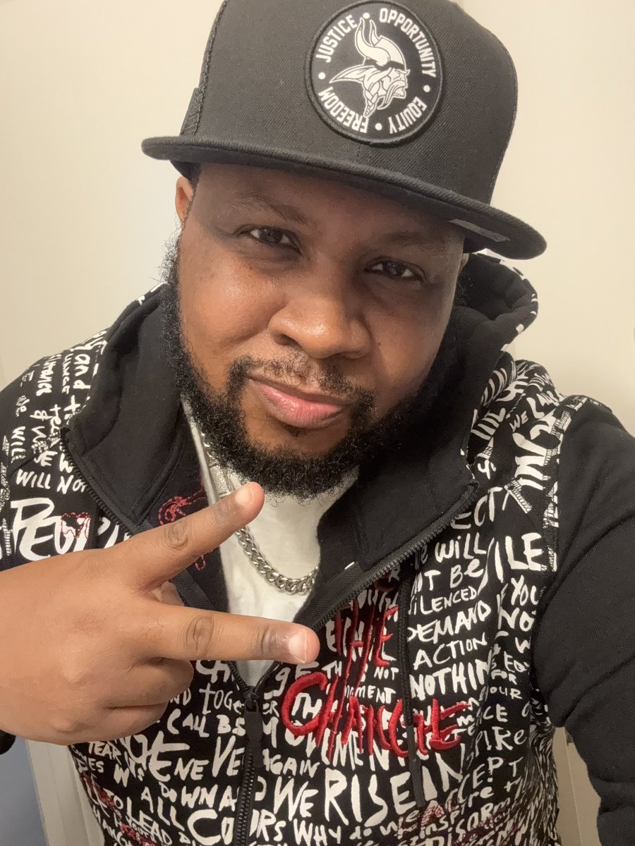 LOE LATHAM tweet media