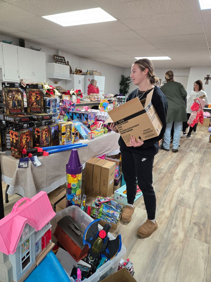 I had the opportunity to be apart of a toy drive with Humble Hands serving the Western Carolina Community. It was a lot of joy talking to families and helping them get toys and gifts for their families.  Looking forward  to working with Humble Hands again . Merry Christmas!!🎄