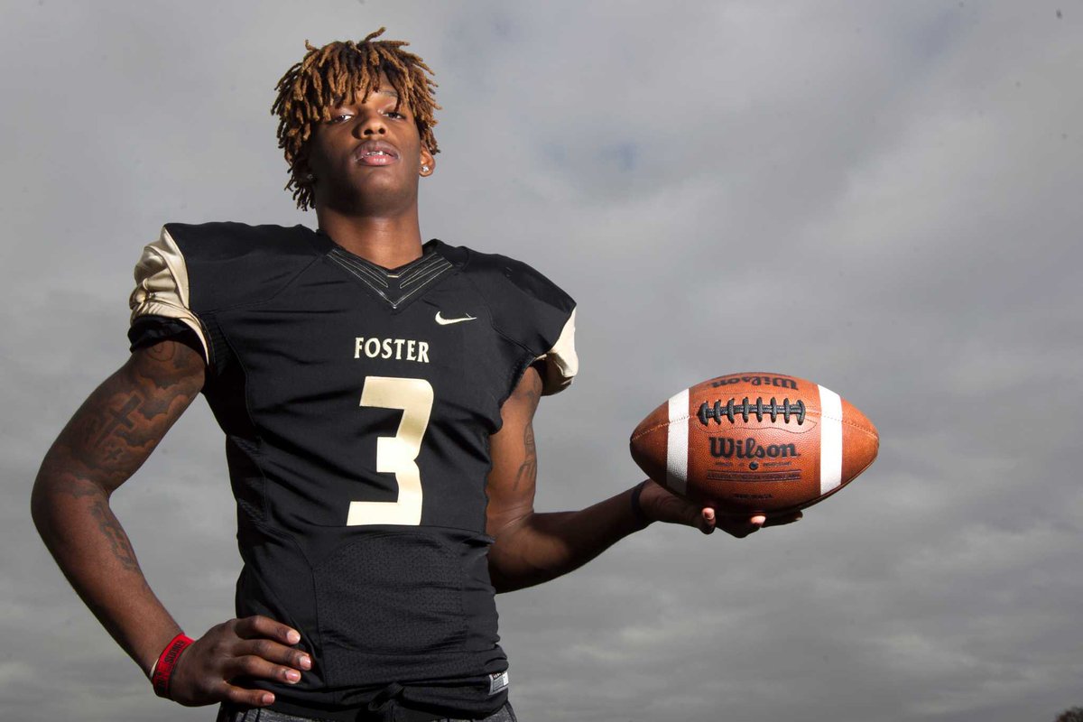 gucceCU's tweet photo. Colorado 4⭐️ WR Quentin Gibson passes CeeDee Lamb in Texas HS Single Season TD Receptions with 34.

He’s currently tied with Jaxon Smith-Njigba at 4th all time. @Qfor6ix #SkoBuffs https://t.co/V7wSTPu3Vw