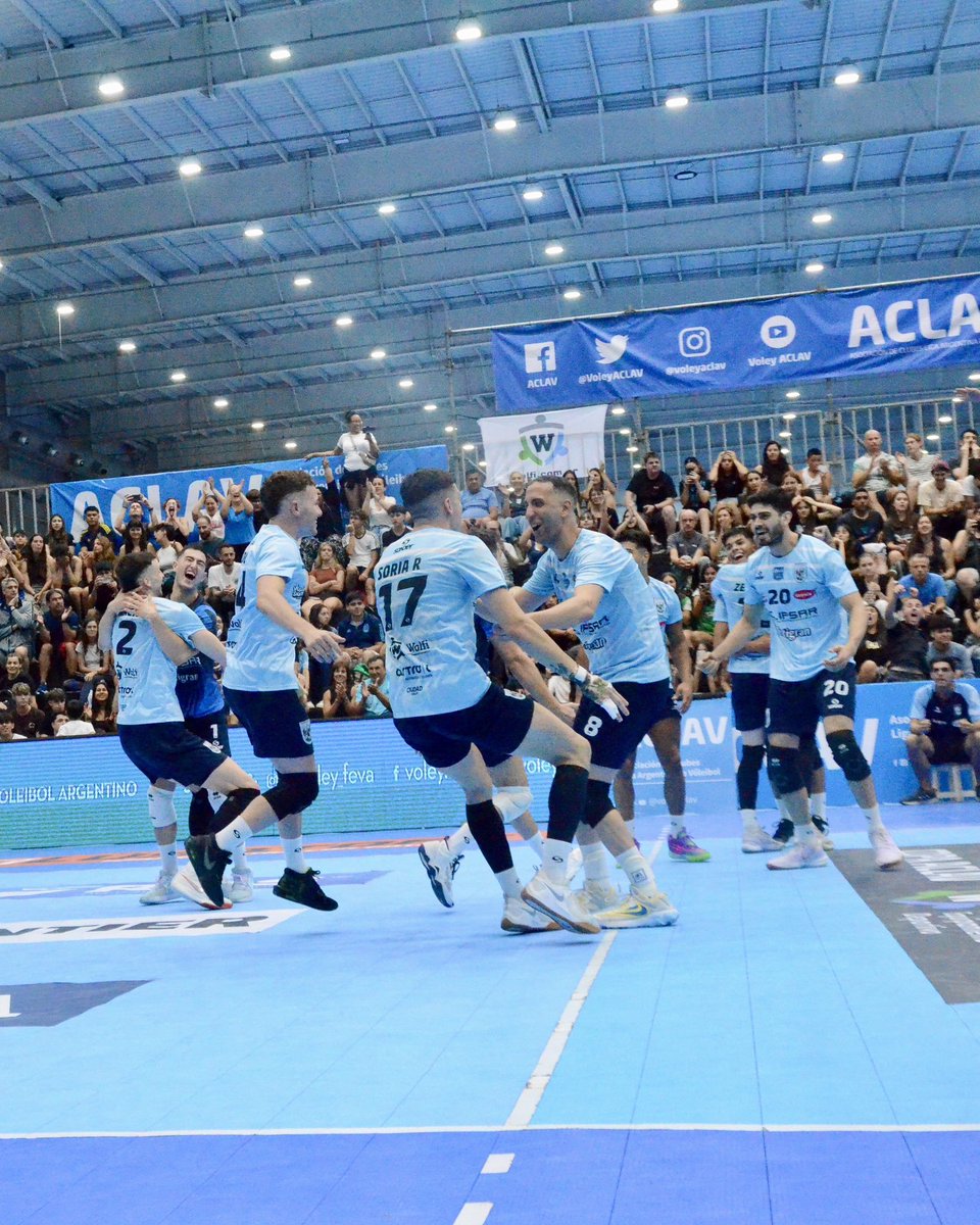 CristianHB77's tweet image. 🏐🇦🇷 CIUDAD CAMPEÓN.

Ciudad Vóley barrió a Monteros y se quedó con la Copa ACLAV por tercer año consecutivo.

El tercer puesto fue de Boca que venció a Waiwen por 3-2.

#CopaACLAV