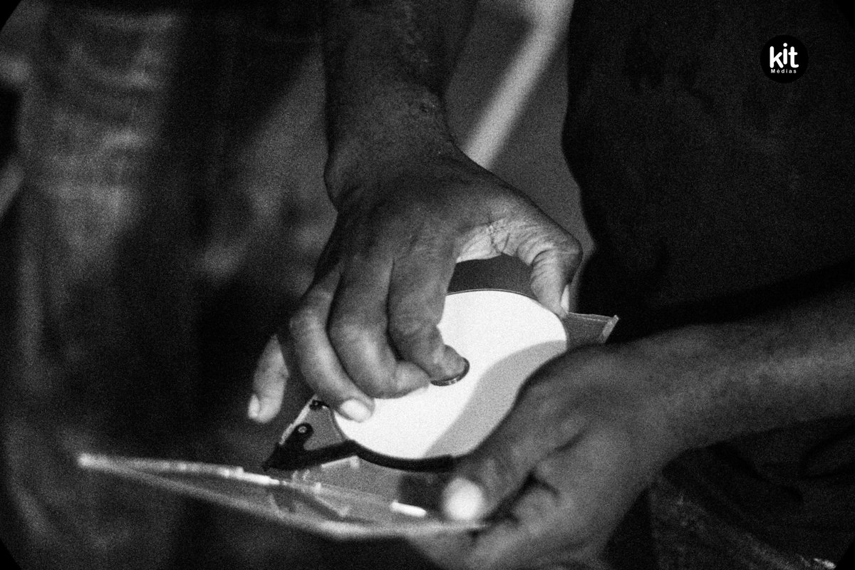 SINEMA BO LAKAY.  Une première projection réussie pour la 6e édition des Rencontres du Documentaire. Ce jeudi 19 décembre 2024, la rue Gros Morne, a Delmas 33 s'est transformée en une salle de cinéma magique pour une soirée inoubliable. 
#RDD2024 #TerritoiresPerdus