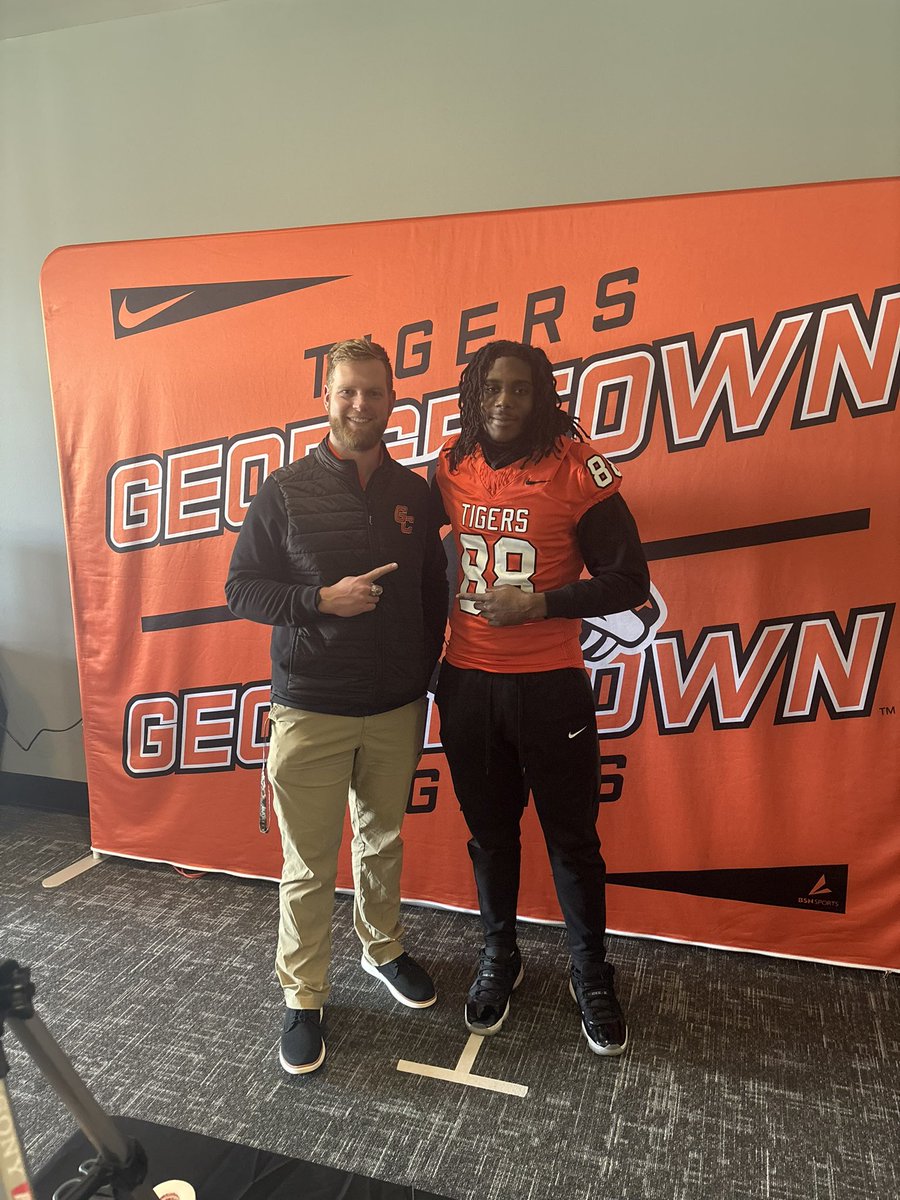 Nyyon Fitzgerald (@nyyonf) on Twitter photo appreciate for having me on an official collage visit <a href="/Gtown_Football/">Georgetown College Football</a> had great conversations with <a href="/Coach_Harmon51/">Coach Matt Harmon</a> π
πͺπΎ appreciate for having me on an official collage visit <a href="/Gtown_Football/">Georgetown College Football</a> had great conversations with <a href="/Coach_Harmon51/">Coach Matt Harmon</a> π
πͺπΎ