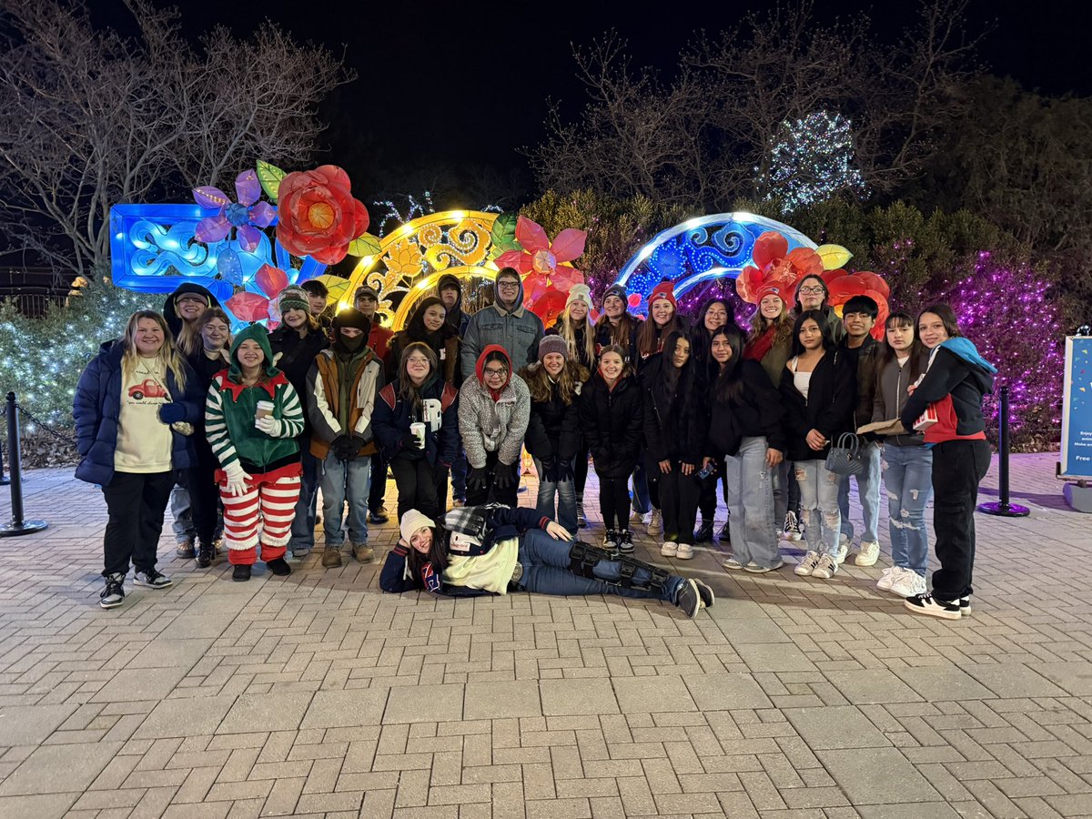 AllisonGerken's tweet image. The PHHS band and choir went caroling at the Toledo Zoo tonight! #phstrong