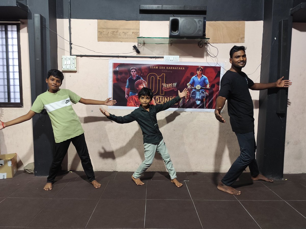 teamsrkkarnatak's tweet photo. Our team members from Karnataka celebrated #1YearOfDunki in Manvi city.

#SRK #ShahRukhKhan #Dunki #TeamSRKKarnataka #TeamShanShanKhan https://t.co/BudBnhvngZ