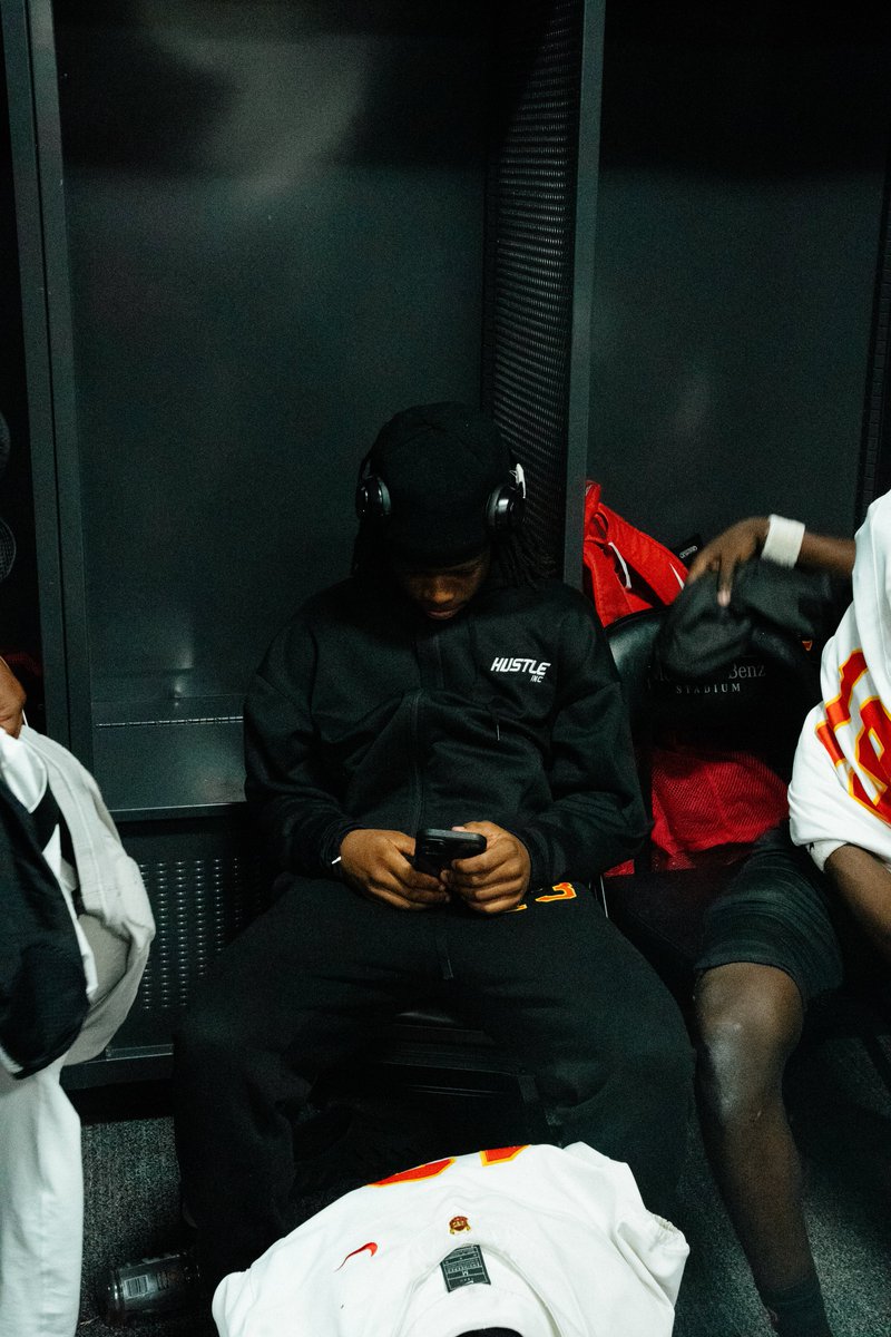 JuJuMiley2's tweet photo. Ball up top ⏳ https://t.co/AwCjR1xXMH