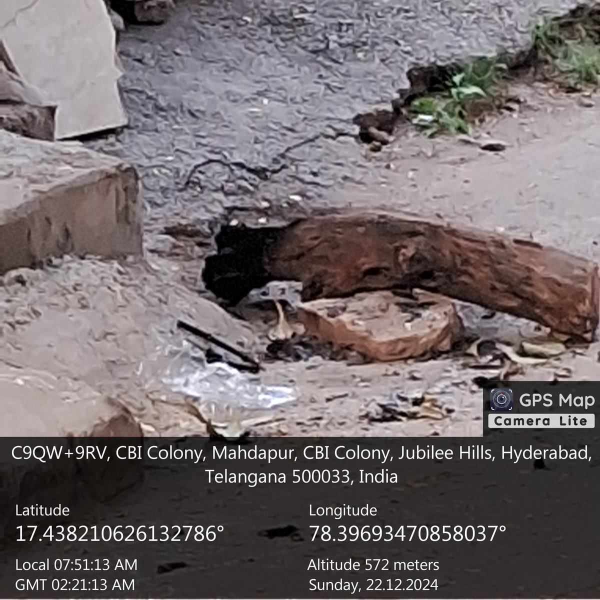 civilenggmgk's tweet photo. @GHMCOnline #Forabetternow will you get this removed permanently?
Every night there is a campfire which used to be trash burning previously! Perpetrator sourcing wood from trees cut down illegally in our residential colony and burning them like this. @HarithaHaram @vinay_vangala https://t.co/oh5mxQDXzX