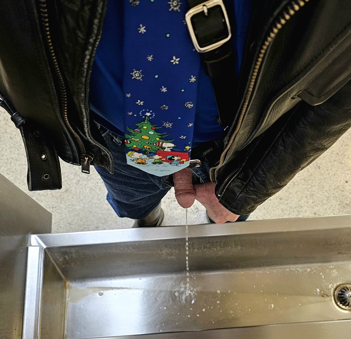 seattle98034's tweet photo. Happy Holidays.
#ChristmasLeather
#FerryCrossing https://t.co/F7SeKT6ywJ