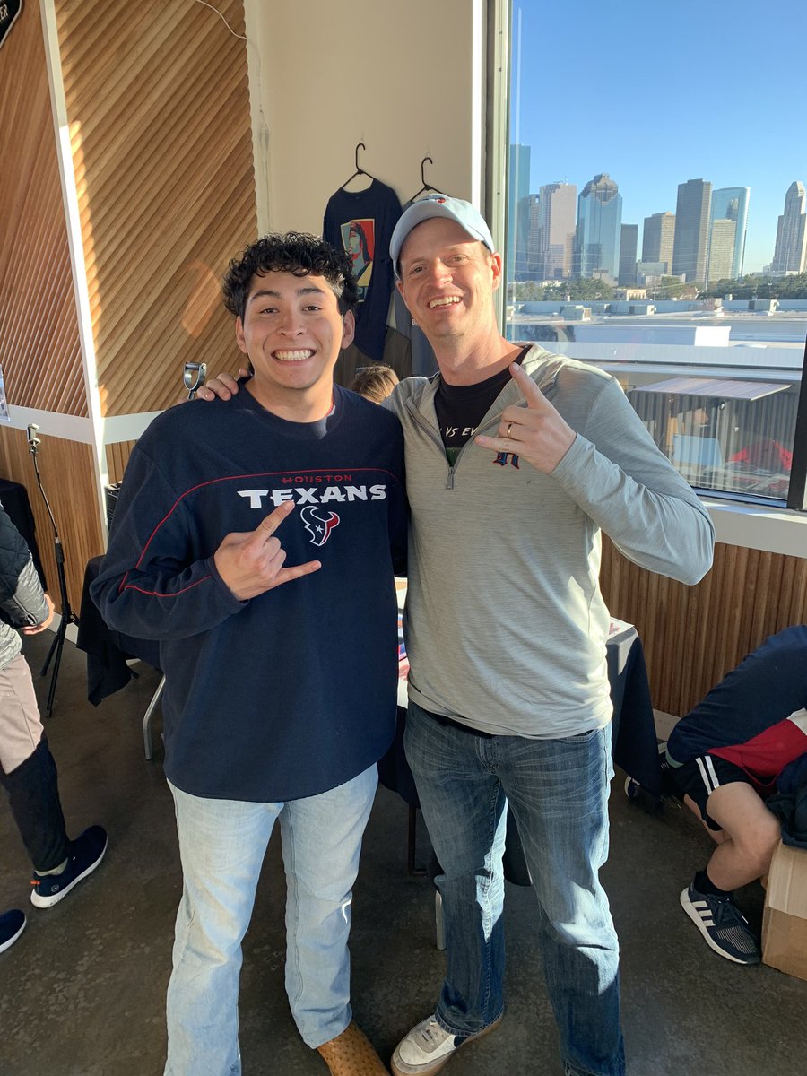 javiheat_YT's tweet photo. Not the result we wanted but still had a great time with the #Texans community 🤘#FREEAzeez https://t.co/11e8pLJLq7