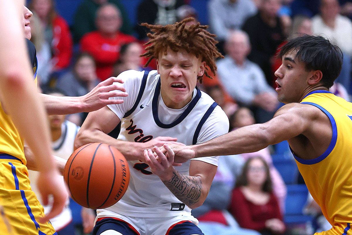 TimBathKT's tweet image. Kokomo Wildkats fall to the Carmel Greyhounds Saturday. More photos at: kokomotribune.com/sports/basketb…