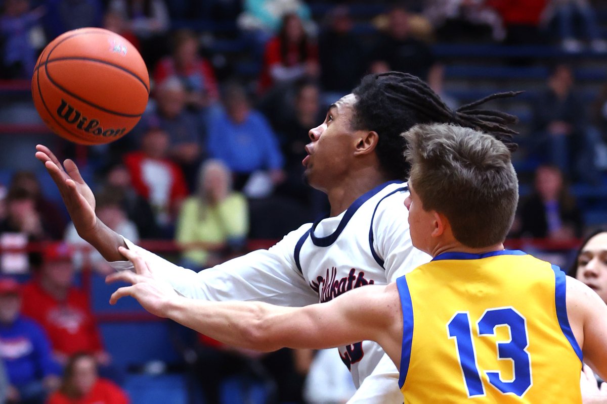 TimBathKT's tweet image. Kokomo Wildkats fall to the Carmel Greyhounds Saturday. More photos at: kokomotribune.com/sports/basketb…