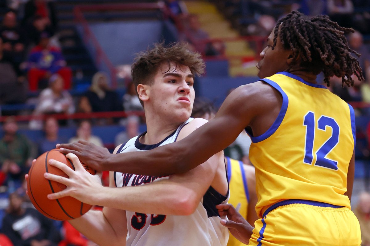 TimBathKT's tweet image. Kokomo Wildkats fall to the Carmel Greyhounds Saturday. More photos at: kokomotribune.com/sports/basketb…