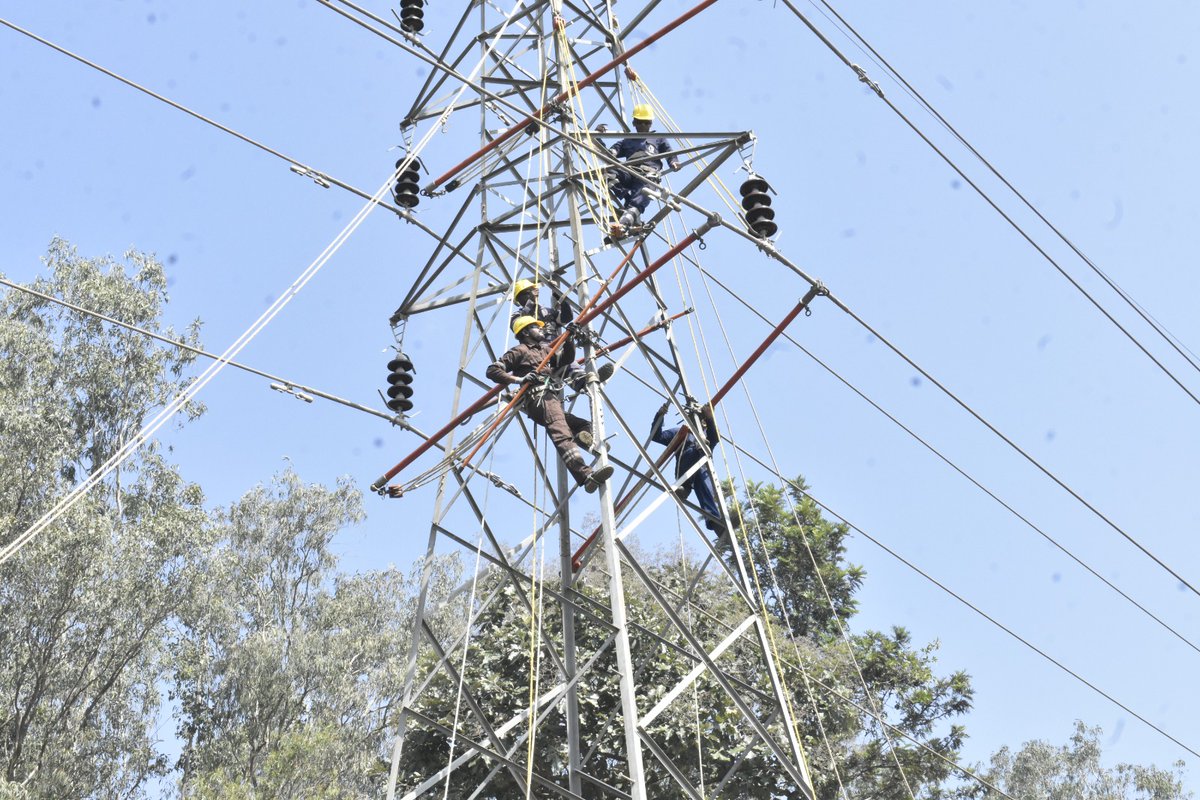 NPTIMoPGoI's tweet photo. 5 week training program on #LLMT using HSM up to #33Kv live line for 2nd batch of #CEBSRILANKA Personnel from 18/11/24 to 20/12/24 completed successfully and certificate awarded by J. Jayasamraj Director and HOI on 20/12/24. The feedback of participants were excellent.
#npti https://t.co/4E5lBEfUD5