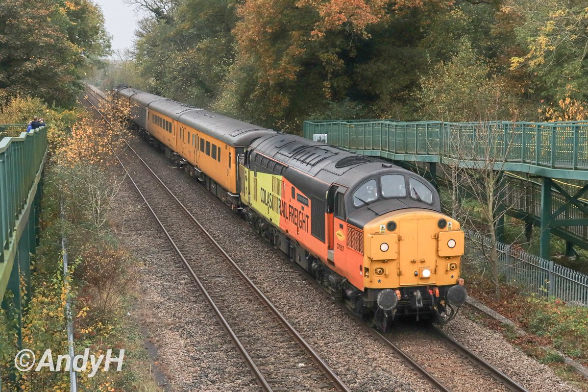 holtona72's tweet photo. #TwelveDaysOfChristmas 2024 moves on to November. Mostly local stuff this month, the best sightings being 56103 at Stamford on the Saturday sand, a rare sighting of @ColasRailUK grid 56105 at Kettering & another #Colas working saw #Splitbox beauty 37057 pass Foxcovert Rd, Glinton https://t.co/mZ5frpQIY1
