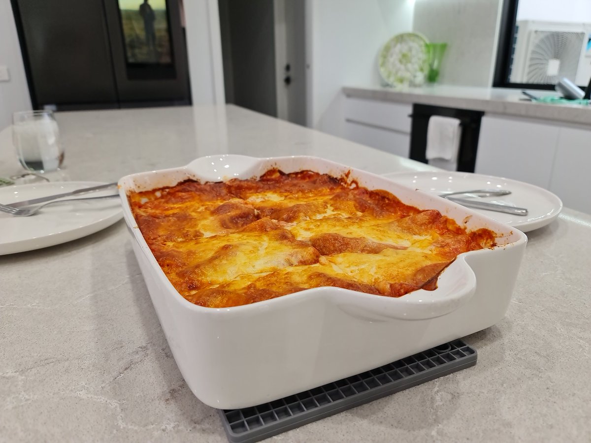 mnqw443's tweet image. #dinner #beeflasagne #cabsav