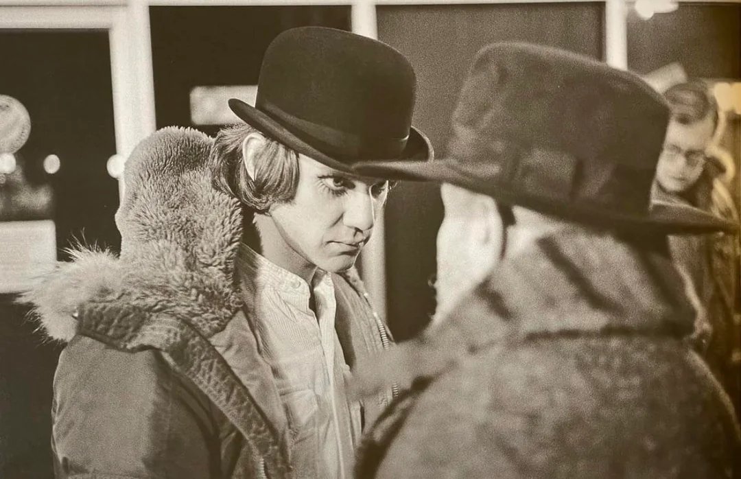 ElizabethRadcl5's tweet photo. Deleted scene from Kubrick's A Clockwork Orange #clockworkorange #stanleykubrick #kubrick #alexdelarge #aclockworkorange #anthonyburgess #droogs #ultraviolence #cinema #movies #malcolmmcdowell #clockwork #theshining #korovamilkbar #clock #droogies #fullmetaljacket #art #clocks #film #clocktower #movie #clocktattoo #cine #eyeswideshut #barrylyndon #films #properhorrorshow #clockworkorangefans #vintage