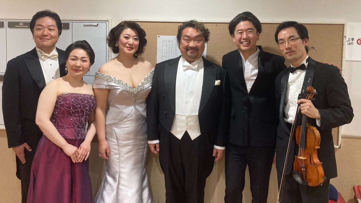 東京フィルハーモニー交響楽団「ベートーヴェン『第九』特別演奏会 Presented by 楽天カード」終演。
本日で全3公演終了いたしました❗️左より清水徹太郎さん、花房英里子、吉田珠代、上江隼人さん、ケンショウ・ワタナベさん、依田真宣さん。ホッと安堵の笑みで📸どうもありがとうございました🙏