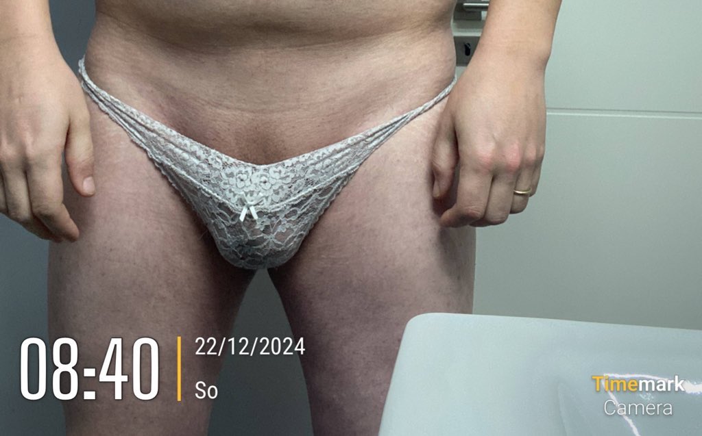 jessicafemdom's tweet photo. KG Schlüssel RT Game 
@Pimmelotte 

Nicht um die Verschlusszeit sondern die Anzahl der Schlüssel 

100 Kommentare: 1 Schlüssel weg 
100 Likes: 1 Schlüssel weg 
100 RT: 2 Schlüssel weg 

bis Morgen 15:00 Uhr

jeder 5 Kommentare https://t.co/5iGlROED0n