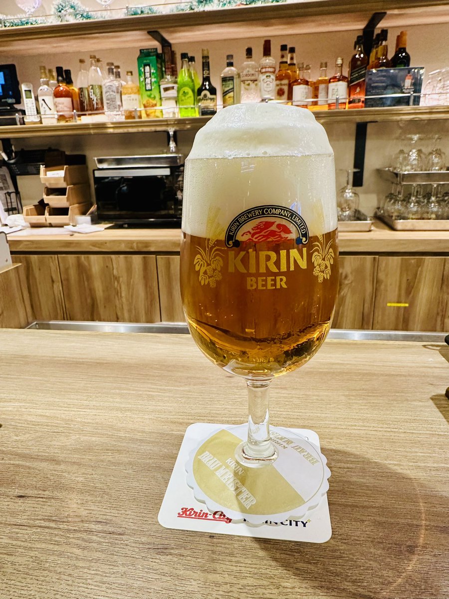 t_kun0107's tweet photo. ラーメンからのご馳走ビール🍺
かんぱーい‼️
#酒 #ビール #飲み歩き https://t.co/RPPfMdwhU9