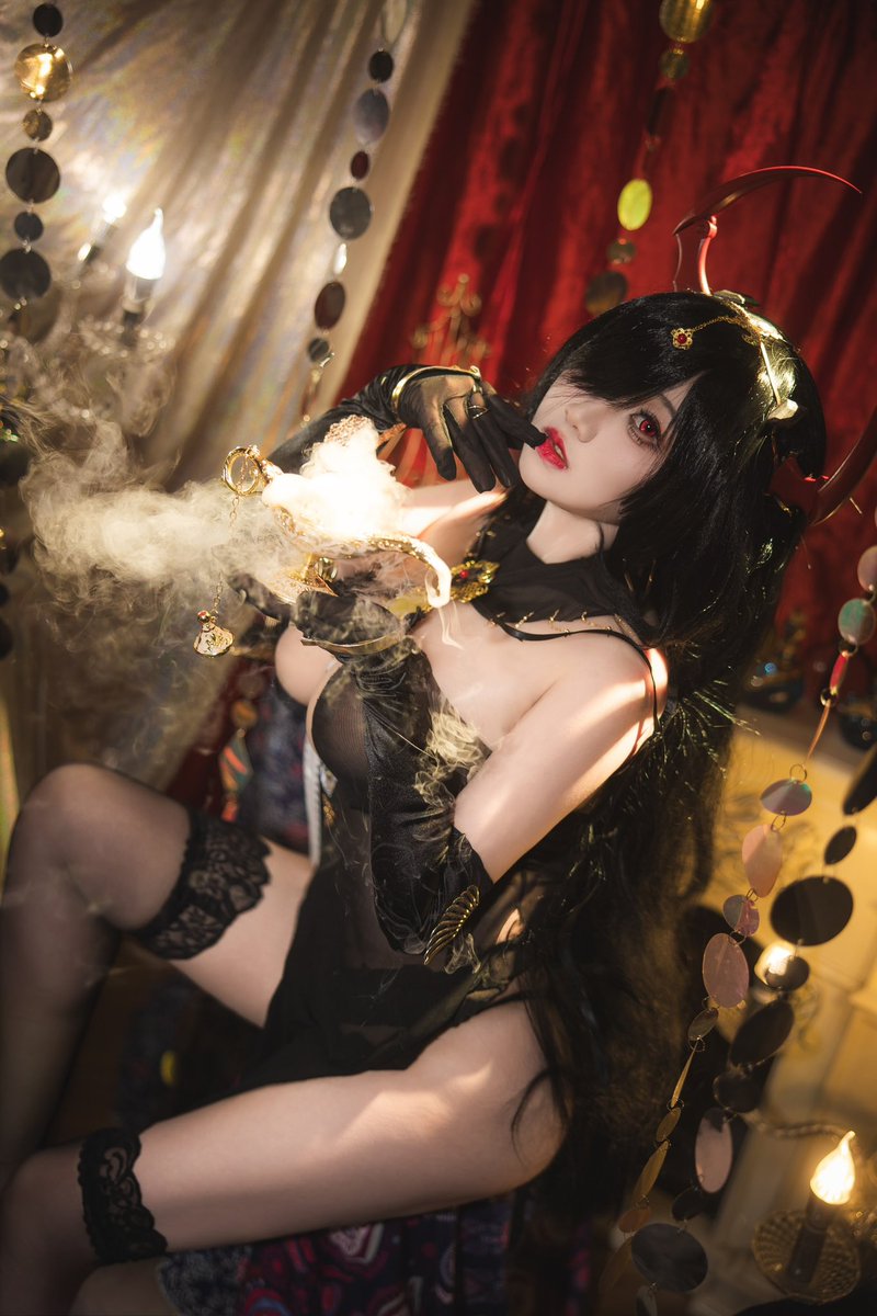 ISMINGMEI's tweet photo. 指挥官，您为什么总是盯着我看？
#アズールレーン  
#碧蓝航线 
#フリードリヒ・デア・グローセ
画师：@yusha_typeM 
摄影：@hpomgs https://t.co/vDoitxmboi