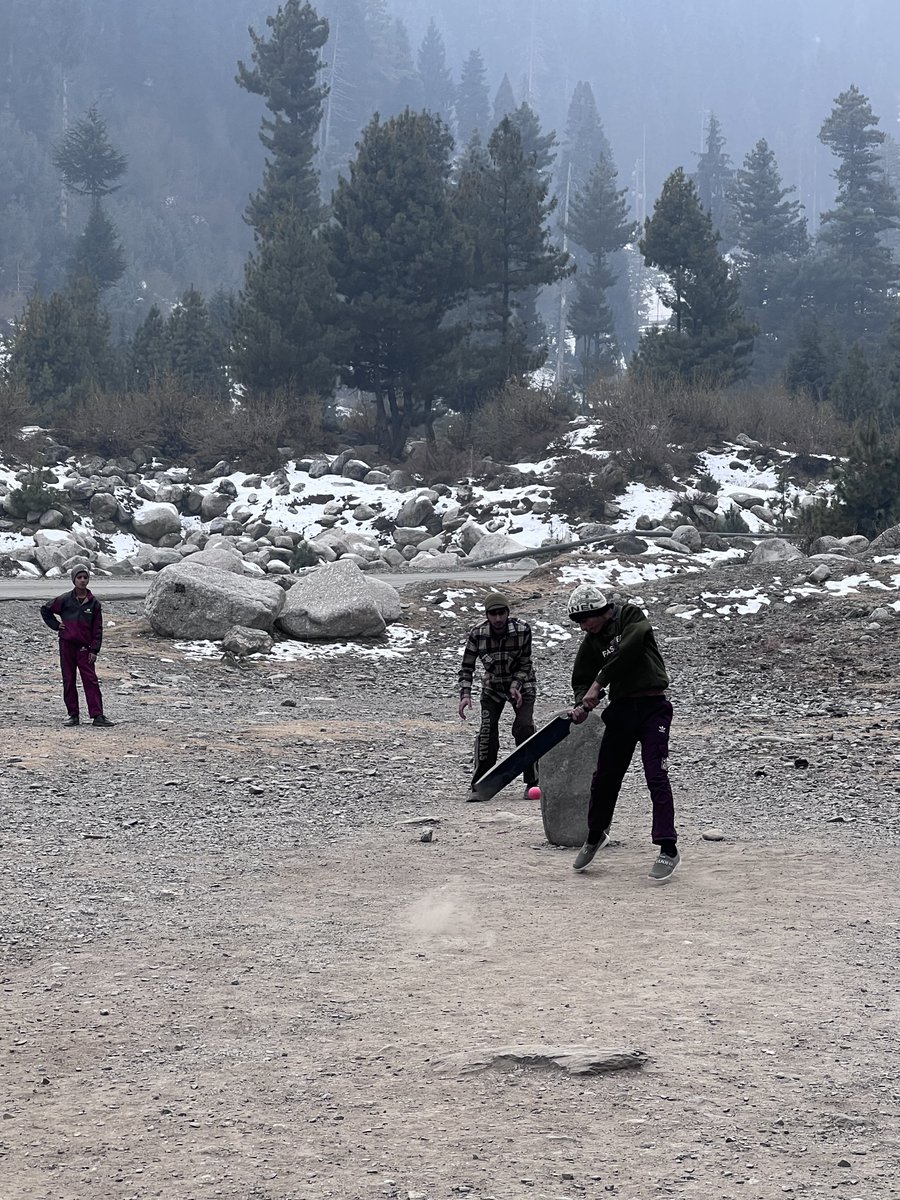 sundayback13's tweet photo. Cricket in Chillai Kalan..
📍Naugam
#Cricket #Subzerotemp https://t.co/ew1h2qEJWg
