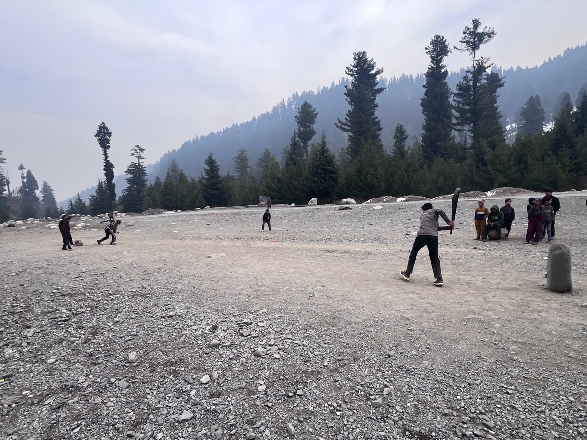 sundayback13's tweet photo. Cricket in Chillai Kalan..
📍Naugam
#Cricket #Subzerotemp https://t.co/ew1h2qEJWg