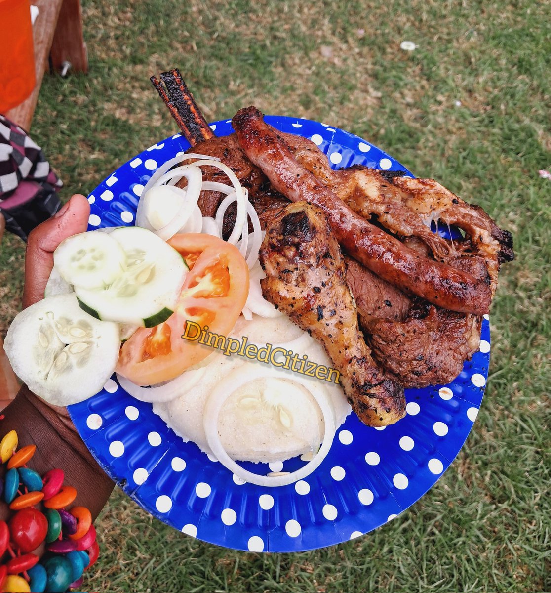 ngaapinde's tweet photo. When I cook , I make sure 😊
As we prepare for the holidays , tofanobata neapa 🍻🍻
Nyika yese iri kufara 😁
#PresidentForEveryone
#TakachibataKutiDzvii
#GrazeOfTheYear2024
#DimpledCitizen
Yours truly
The President of ASM 😄 https://t.co/du2oazniR0