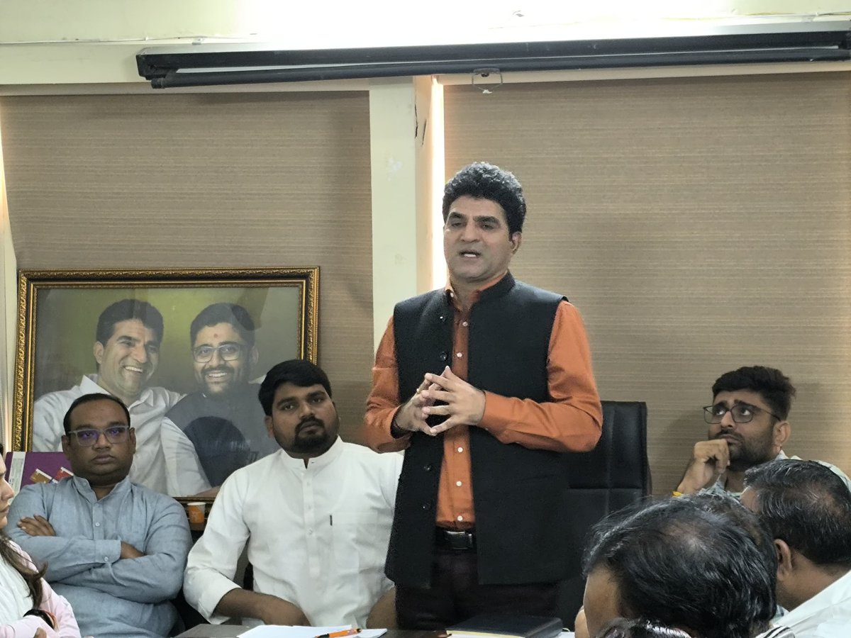 AAPGujarat's tweet photo. આગામી સ્થાનિક સ્વરાજની ચૂંટણીને અનુસંધાને પ્રદેશ કાર્યાલય ખાતે પ્રદેશ પ્રમુખ શ્રી @isudan_gadhvi ની અધ્યક્ષતામાં ચૂંટણી સમીક્ષા બેઠકનું આયોજન થયુ.
શ્રી @Gopal_Italia, શ્રી @manoj_sorathiya સહિત 'આપ'ના તમામ ધારાસભ્યોની ઉપસ્થિતિમાં મધ્ય ઝોનના હોદ્દેદારો સાથે બેઠકનું આયોજન થયુ. https://t.co/8rEtAPdOzP