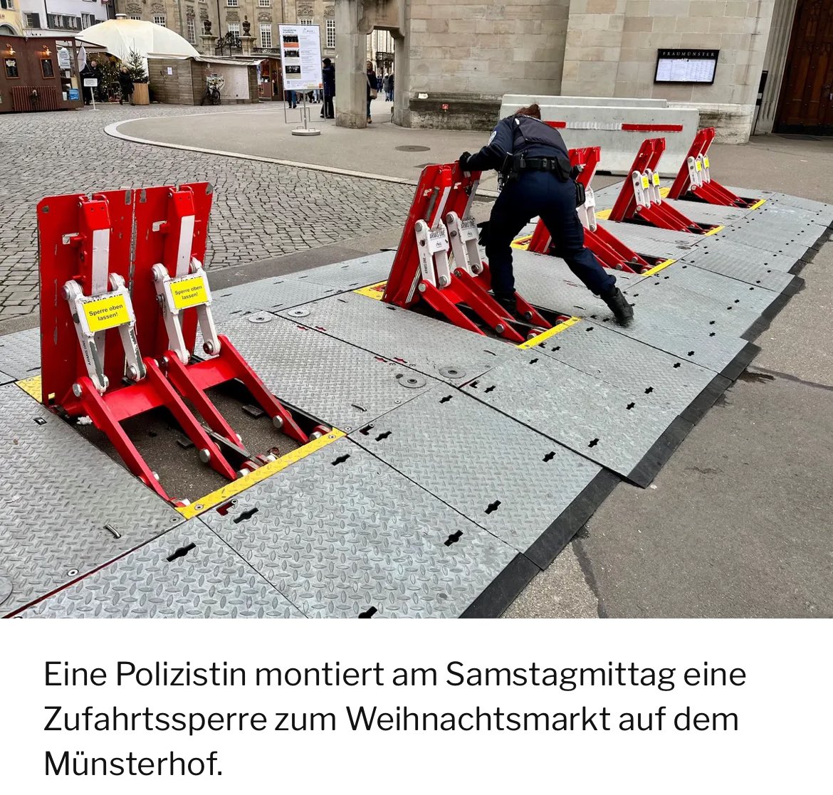 thomas_aeschi's tweet photo. Früher hielten Grenzkontrollen die illegalen Asyl-Migranten an der Grenze zurück. Heute muss jeder einzelne Weihnachtsmarkt mit Strassensperren oder sogar Eintrittskontrollen gesichert werden. Unterschreiben Sie noch heute die https://t.co/dAn1Zy5Khn - Asylmissbrauch stoppen! https://t.co/CaaUHuS68e