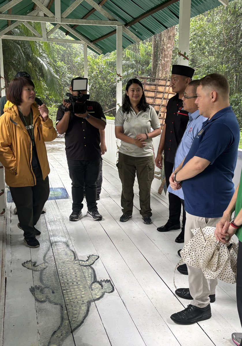 AusHCBrunei's tweet photo. There aren’t many places outside my bed where I’d rather be first thing on a Sunday morning, but opening a cool new Bruneian ecotourism facility is one of them! As 🇧🇳 seeks to diversify its economy beyond oil &amp; gas, 🇦🇺 will be a key partner (even early on Sunday mornings). https://t.co/SwkeV3VEm2
