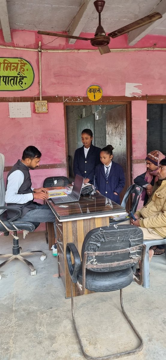 "खुद को खुश रखने के तरीके खोजें,
तकलीफें तो आपको, खोज ही रही हैं"