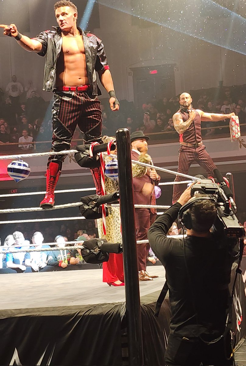 elafroameprking's tweet photo. #NXTLowell (From this past Tuesday)...

#TheLifestylesoftheRichandDavid
(#TLRD)...

#WWENXT @WWENXT
@LowellAud
@WWE #WWE  

@LexisKingWWE
@RealKingRegal
#CharlieDempsey
@WrenSinclairWWE 
@Stacks_WWE 
@LucaCrusifino
@TonyDangeloWWE
@AdrianaRizzoWWE https://t.co/kkjQttDTan