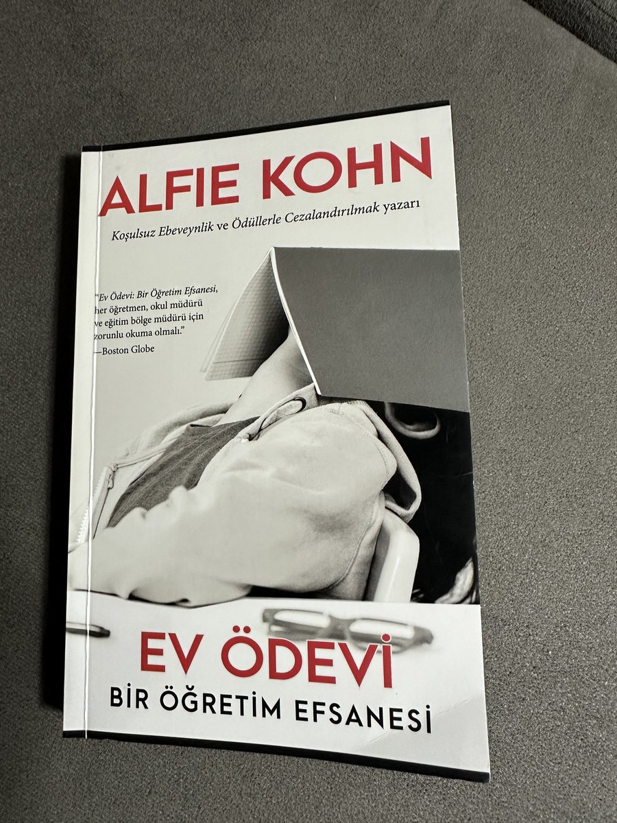 İsterim ki eğitimle uzaktan yakından ilgisi olan herkes Alfie Kohn’un “Ezber Bozan” “Ev Ödevi: Bir Öğretim Efsanesi” eserini okusun. Kitabın özeti şu: “Ödevin amacı öğrenmek değildir, öğrenmekten gerçekten zevk almak hiç değildir. Ödev yalnızca bitirilecek bir şeydir.” Ödevin