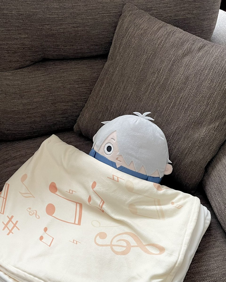 「リビングのソファに置きっぱなしにしてたら家族に甘やかされていたのじゃ 」|桐生＠7/5 東3 ほ57bのイラスト