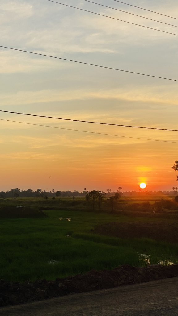 samnang33725's tweet photo. Sunset is very beautiful! https://t.co/sYE7tm5Fsc