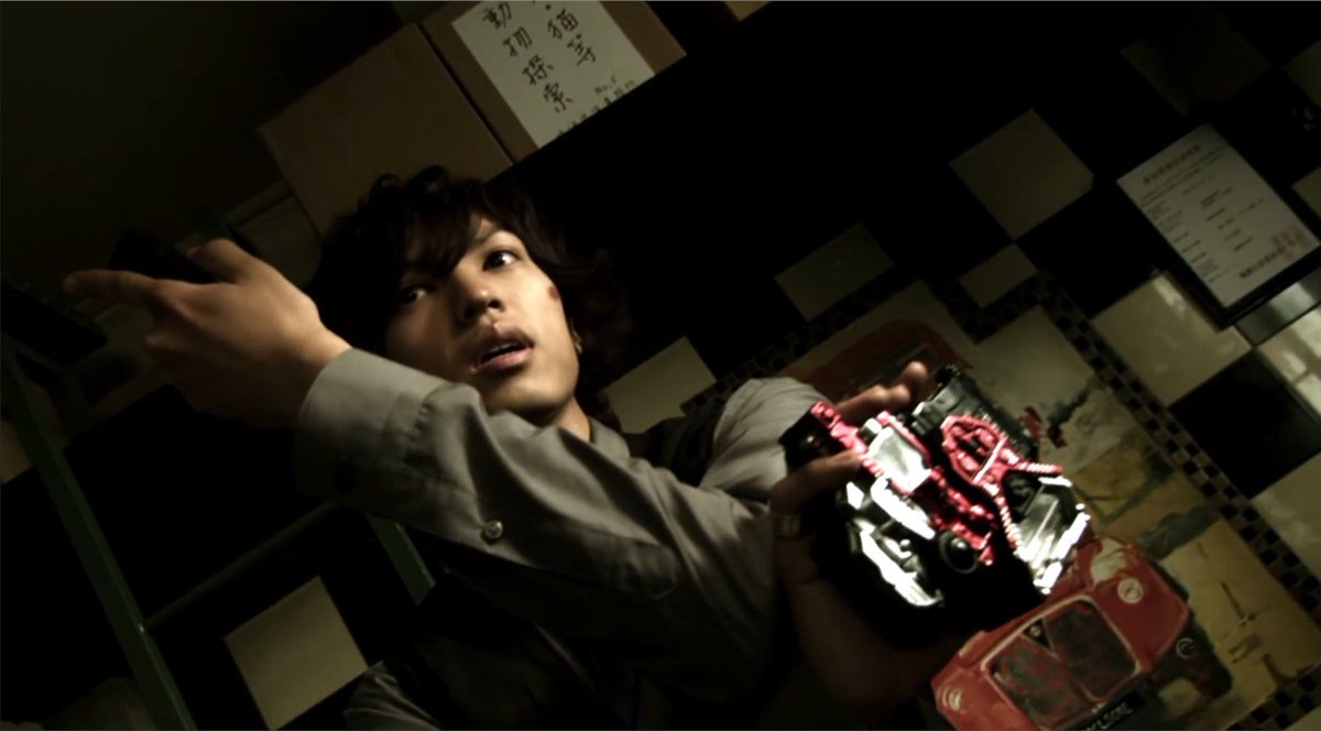 rei0plus_0's tweet photo. アクセルは照井よりAKBを選び
サイクロンはフィリップに引かれて鳴海探偵事務所まで来るも他人に拾われ
ナスカも冴子を選ばなかった
メモリと運命で引き合う力にも限度がある様子

一方、屋根を突き破り床に刺さる勢いのジョーカー
シュラウドではなく運命が選んだ男、左翔太郎
#仮面ライダーW https://t.co/WKMIolwfUI